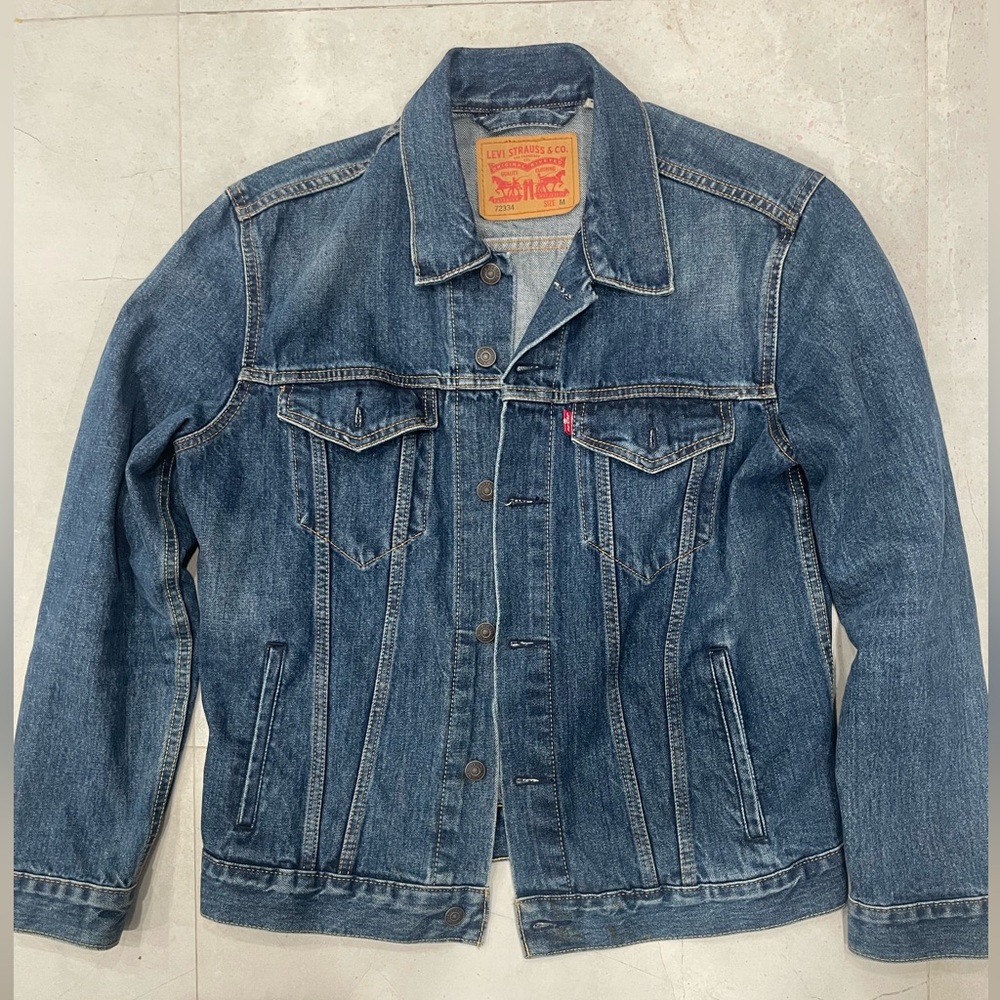 Levi’s Men’s Trucker style Jean Jacket